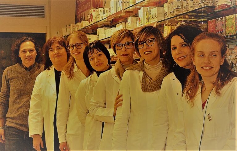 Staff della farmacia Degiacomi del progetto Sos Allattamento